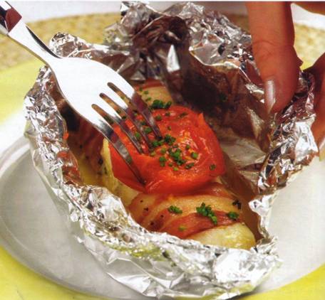 Sei med bacon og tomat